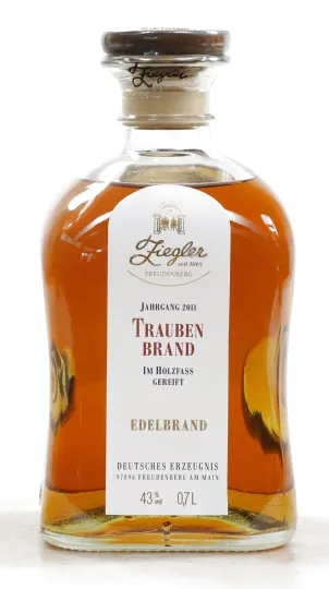 Traubenbrand Im Holzfass gereift