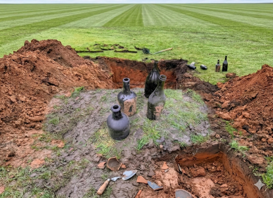 800 Jahre alter Weinkeller unter Golfplatz entdeckt