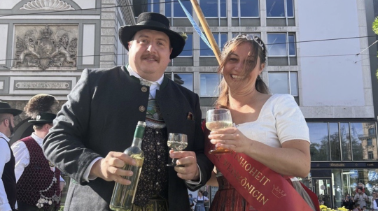 Münchner Weinkönigin beim Oktoberfest: Weinbau in München